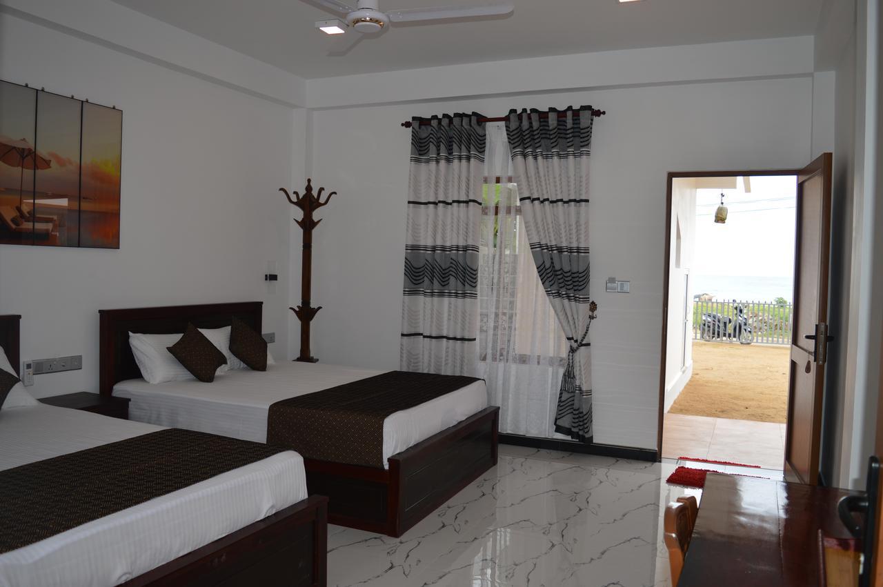 טרינקומאלה Blue Wings Beach Hotel מראה חיצוני תמונה