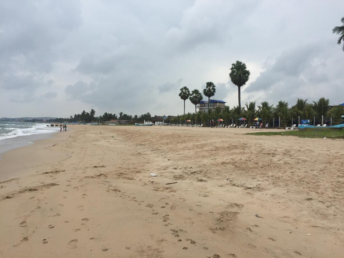 טרינקומאלה Blue Wings Beach Hotel מראה חיצוני תמונה